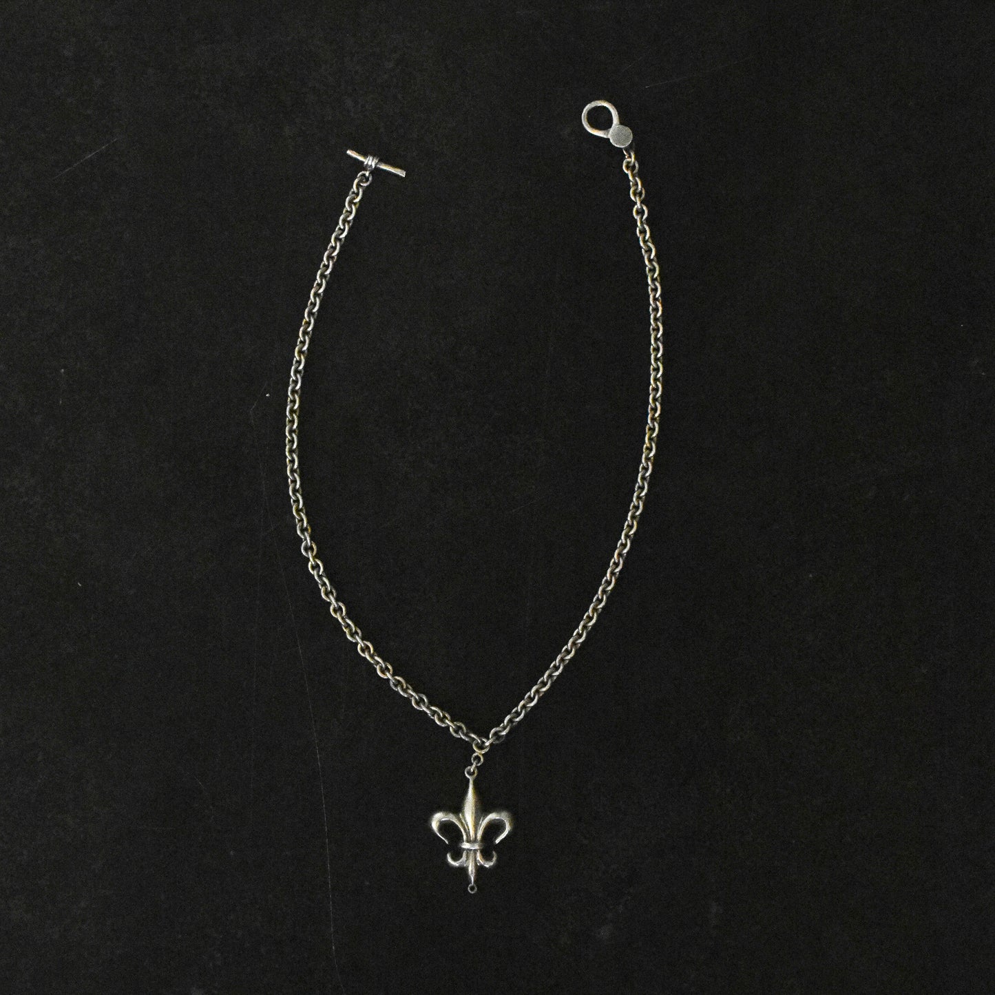 80s Fleur De Lis Choker Toggle Necklace