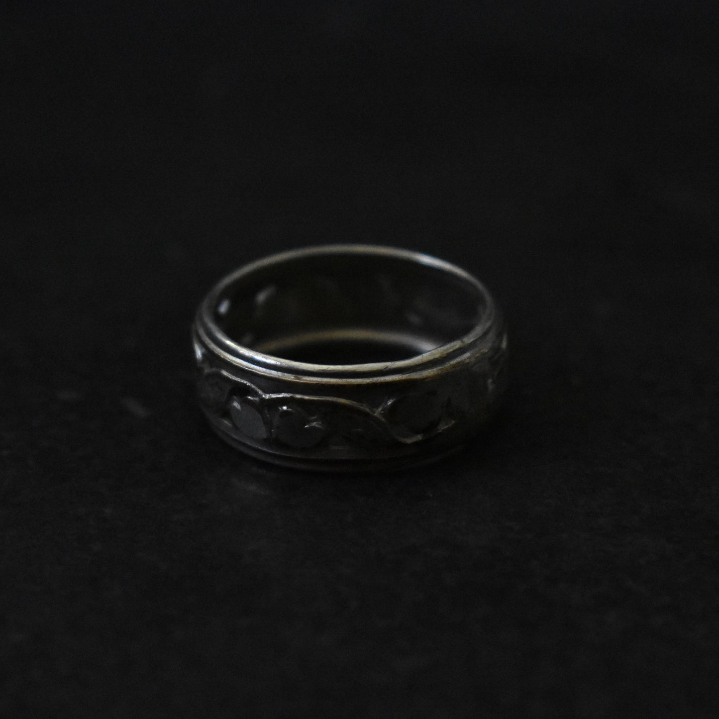 Vintage Heart Vines Band Ring