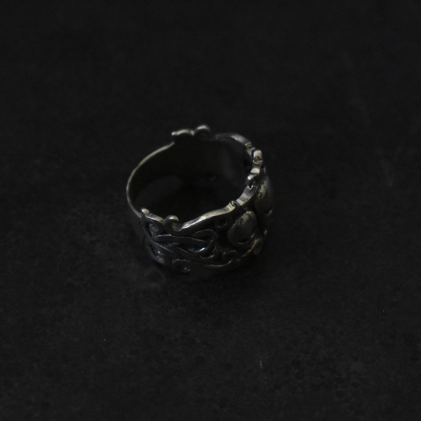 Extraterrestrial Skull Band Ring