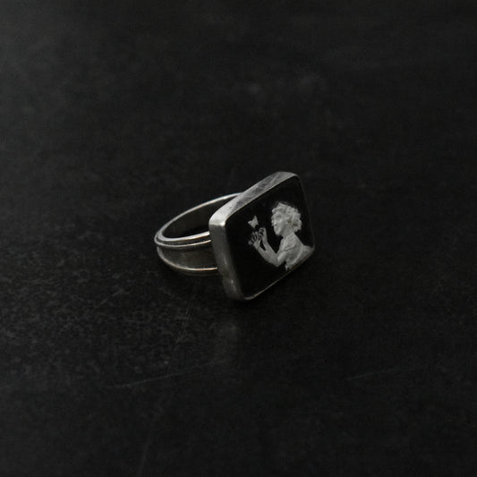 70s Cameo ‘Butterfly Catch’ Signet Ring
