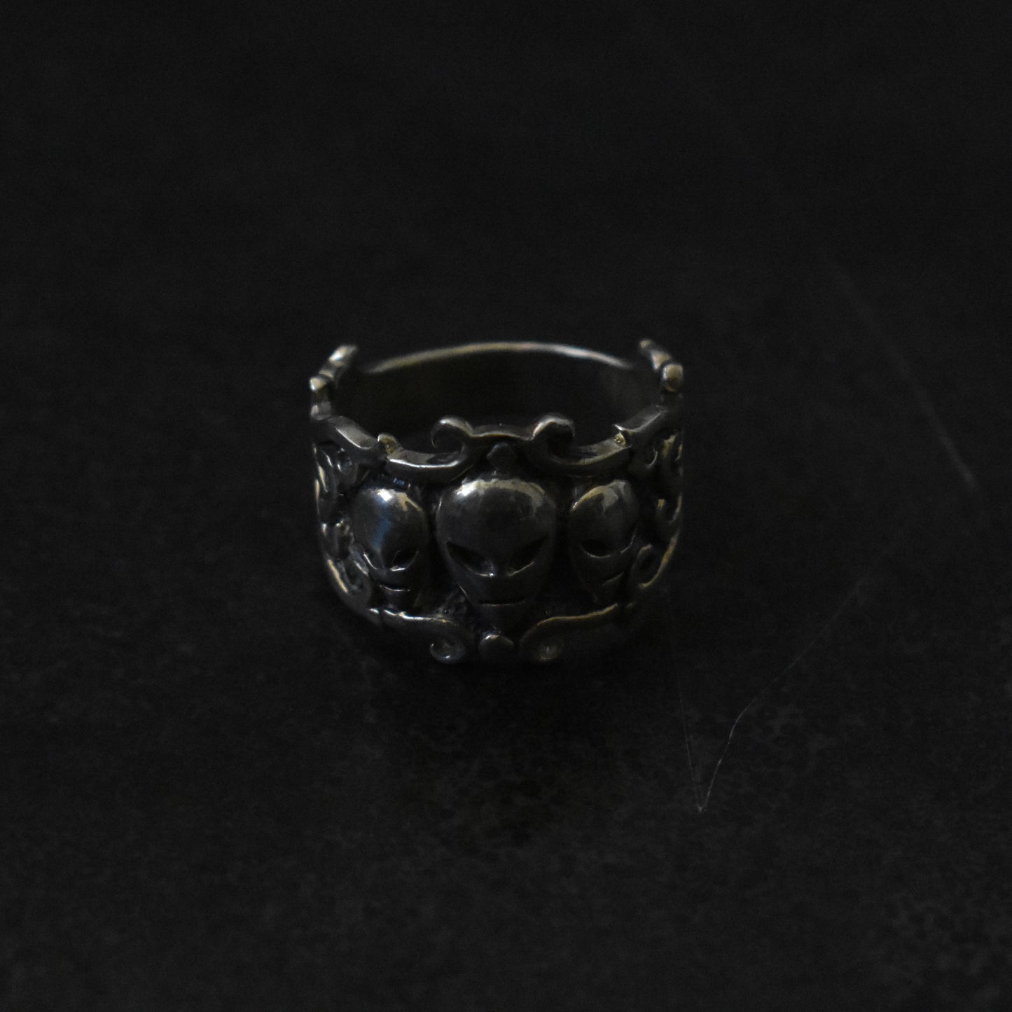 Extraterrestrial Skull Band Ring